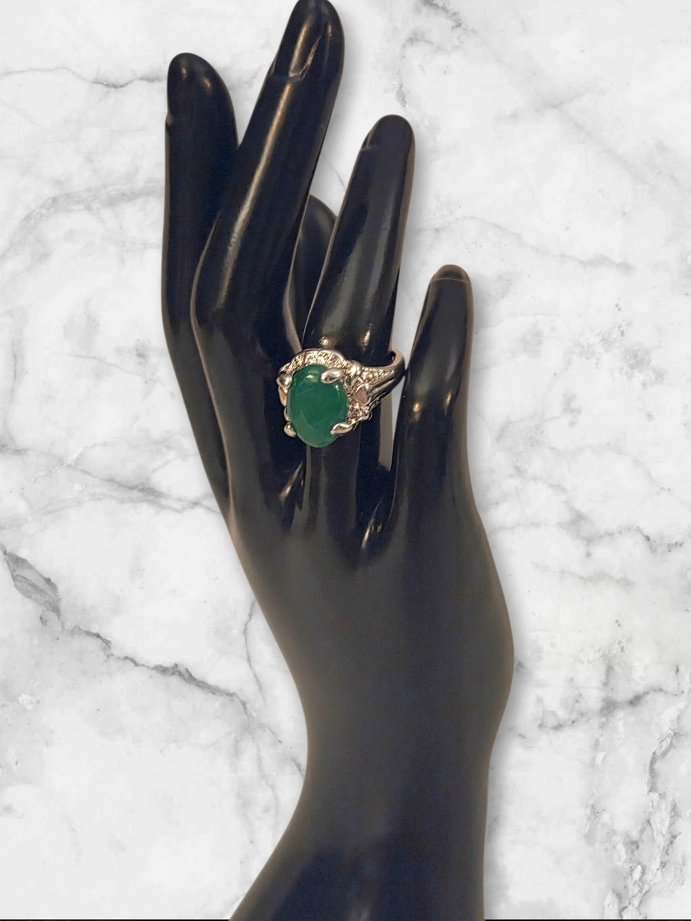 Silver Tone Ring w/Green Oval Cabochon Gemstone - Size 6½